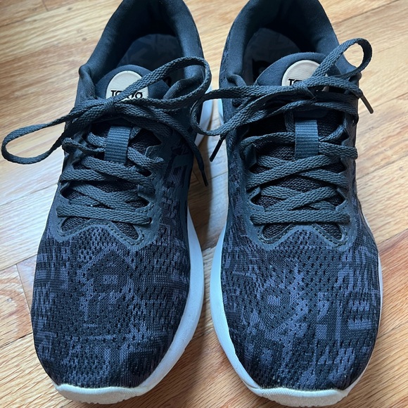 ASICS size 9 women’s black and gold running shoes - Picture 4 of 5